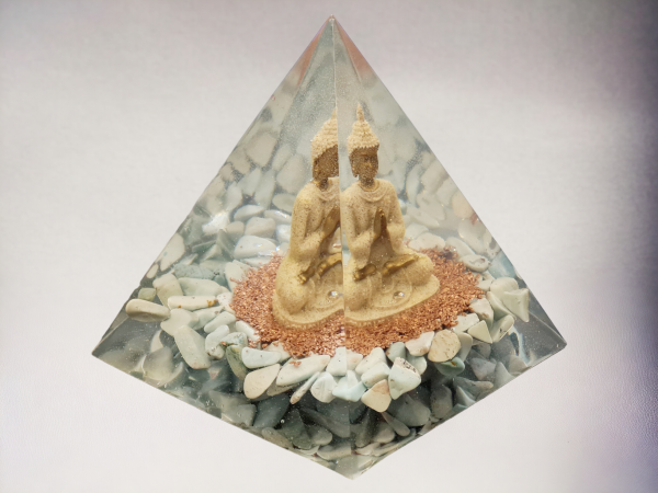 Orgonite pyramide bouddha opale bleue